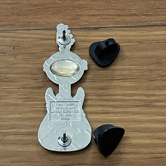 Hard Rock Cafe Biloxi 2010 Guitar Pin Limited Edition 300 Collectible Music - Picture 7 of 9